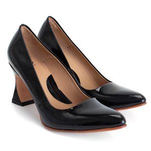 JOHN FLUEVOG BIG PRESENCE BLACK PATENT LEATHER CLASSIC ANGULAR PUMP HEELS 10.5